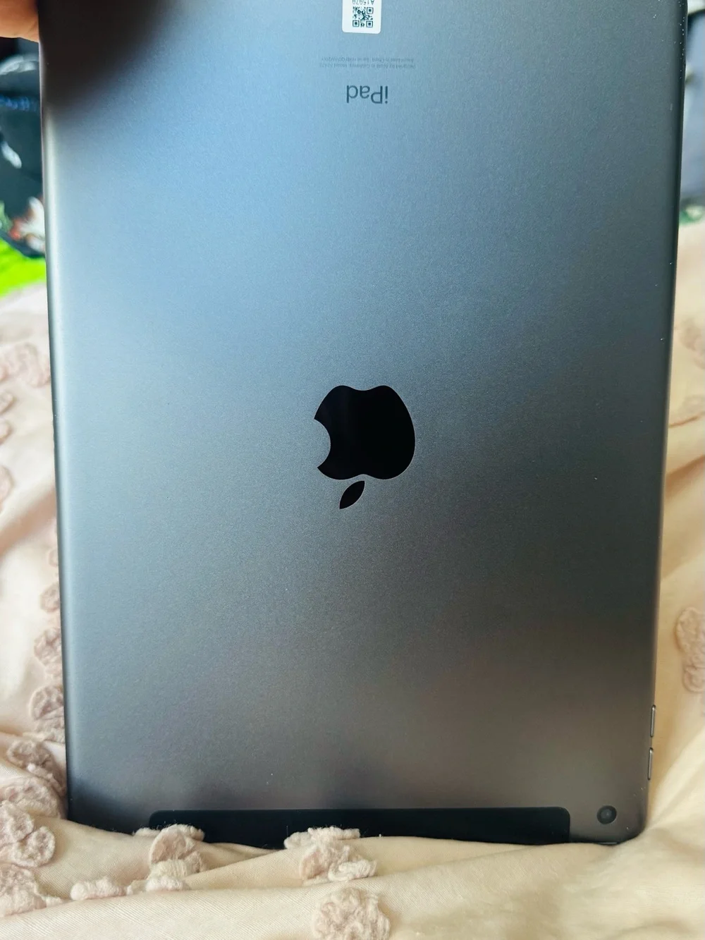 Apple iPad 8th Gen - size 10.21 unlocked for all carriers. 128gb